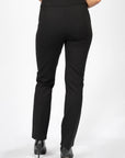 Pantalon ponte  noir de la nouvelle collection Linea Domani, 68% rayon, 27% nylon, 5% spandex, avec poches passepoilées. En solde chez boutiques Marise.