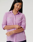 Chemise boutonnée à carreaux violet de la nouvelle collection Linea Domani, 100% polyester, disponible en soldes chez Boutiques Marise.