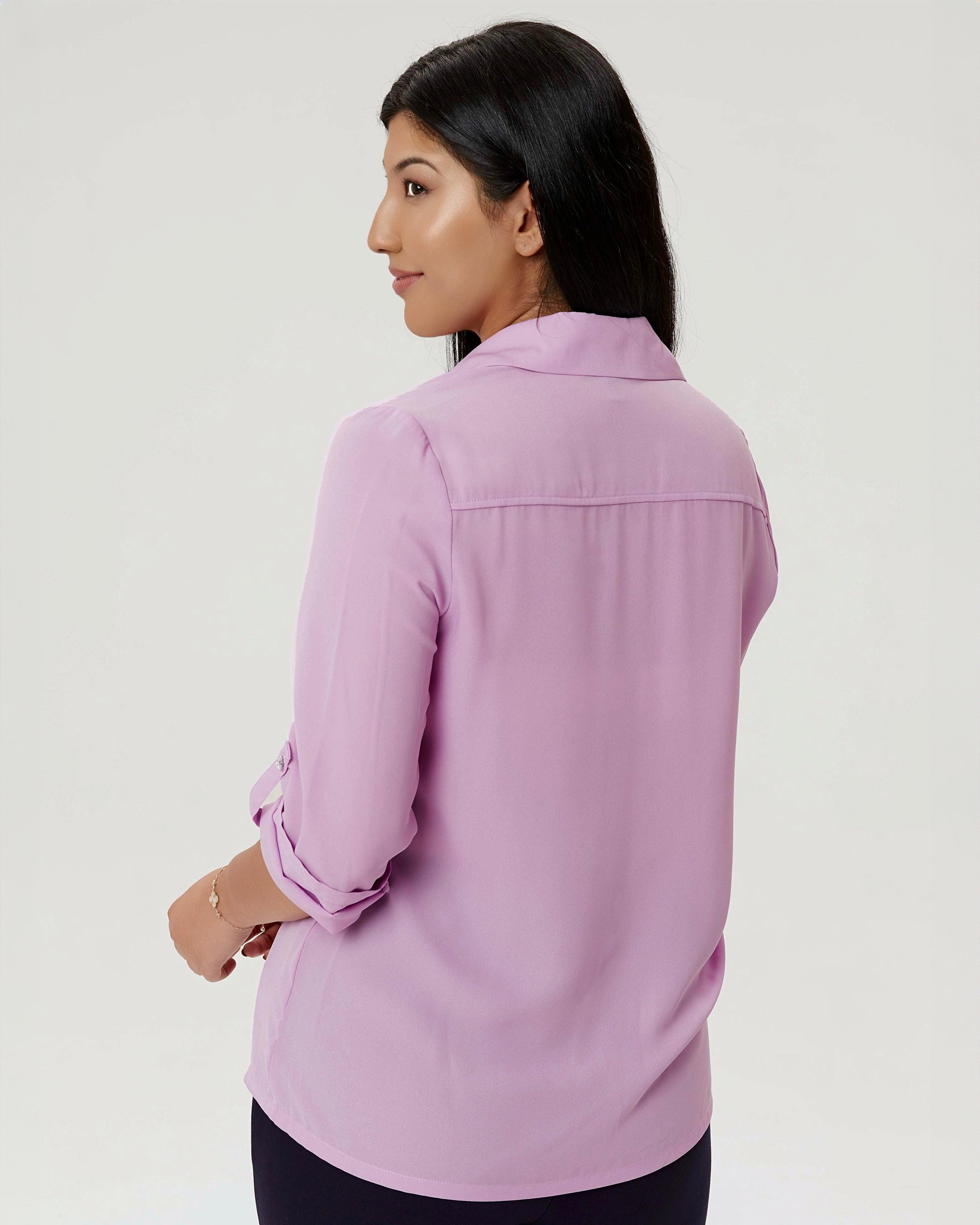 Chemise boutonnée à carreaux violet de la nouvelle collection Linea Domani, 100% polyester, disponible en soldes chez Boutiques Marise.