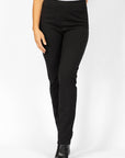 Pantalon ponte basic régulier 31" noir de la nouvelle collection Boutiques Marise, en 68% rayon, 27% nylon et 5% spandex.