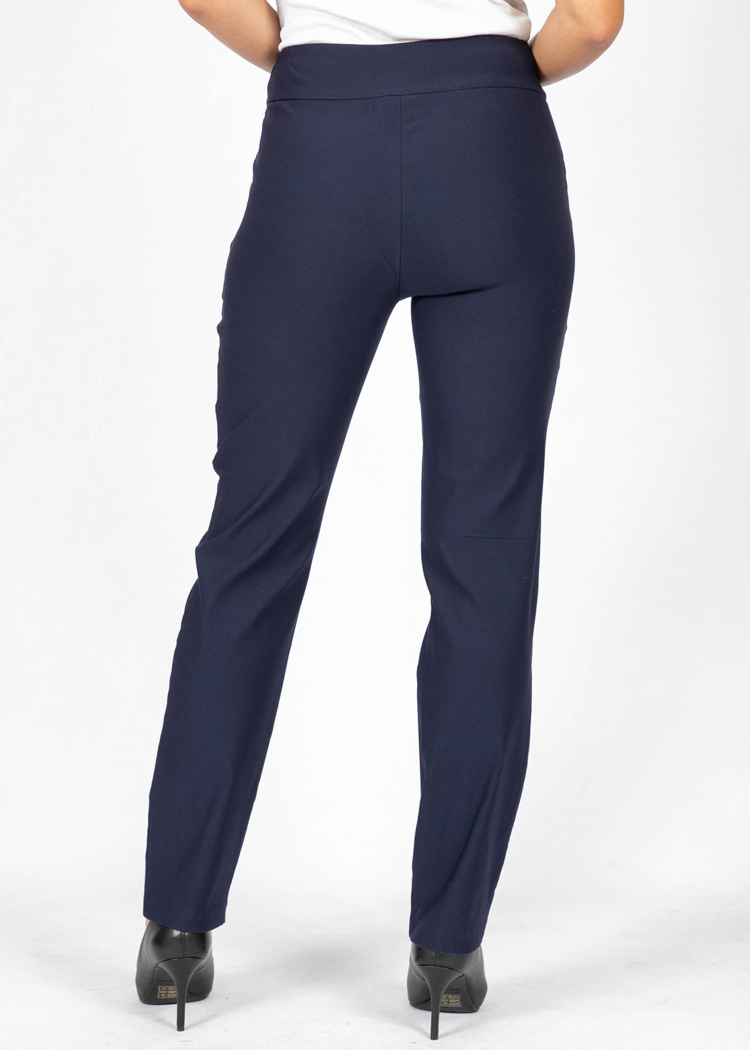 Pantalon ponte basic régulier 31&quot; bleu de la nouvelle collection Boutiques Marise, en 68% rayon, 27% nylon et 5% spandex.