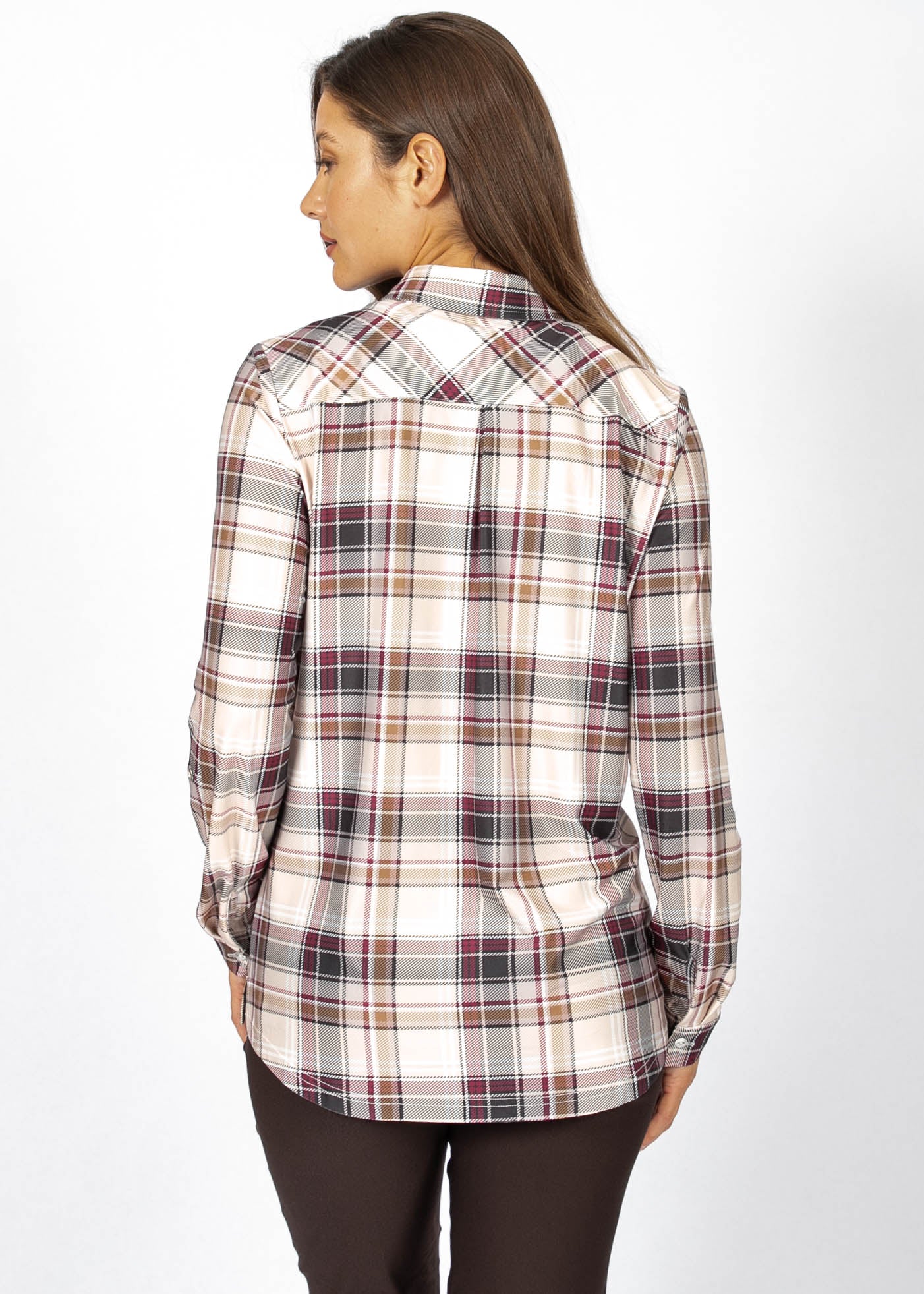 Chemise boutonnée à carreaux de la nouvelle collection Linea Domani, 95% polyester, 5% spandex, en promotion chez Boutiques Marise