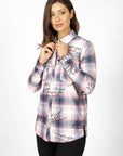 Chemise boutonnée à carreaux de la nouvelle collection Linea Domani, 95% polyester, 5% spandex, en promotion chez Boutiques Marise