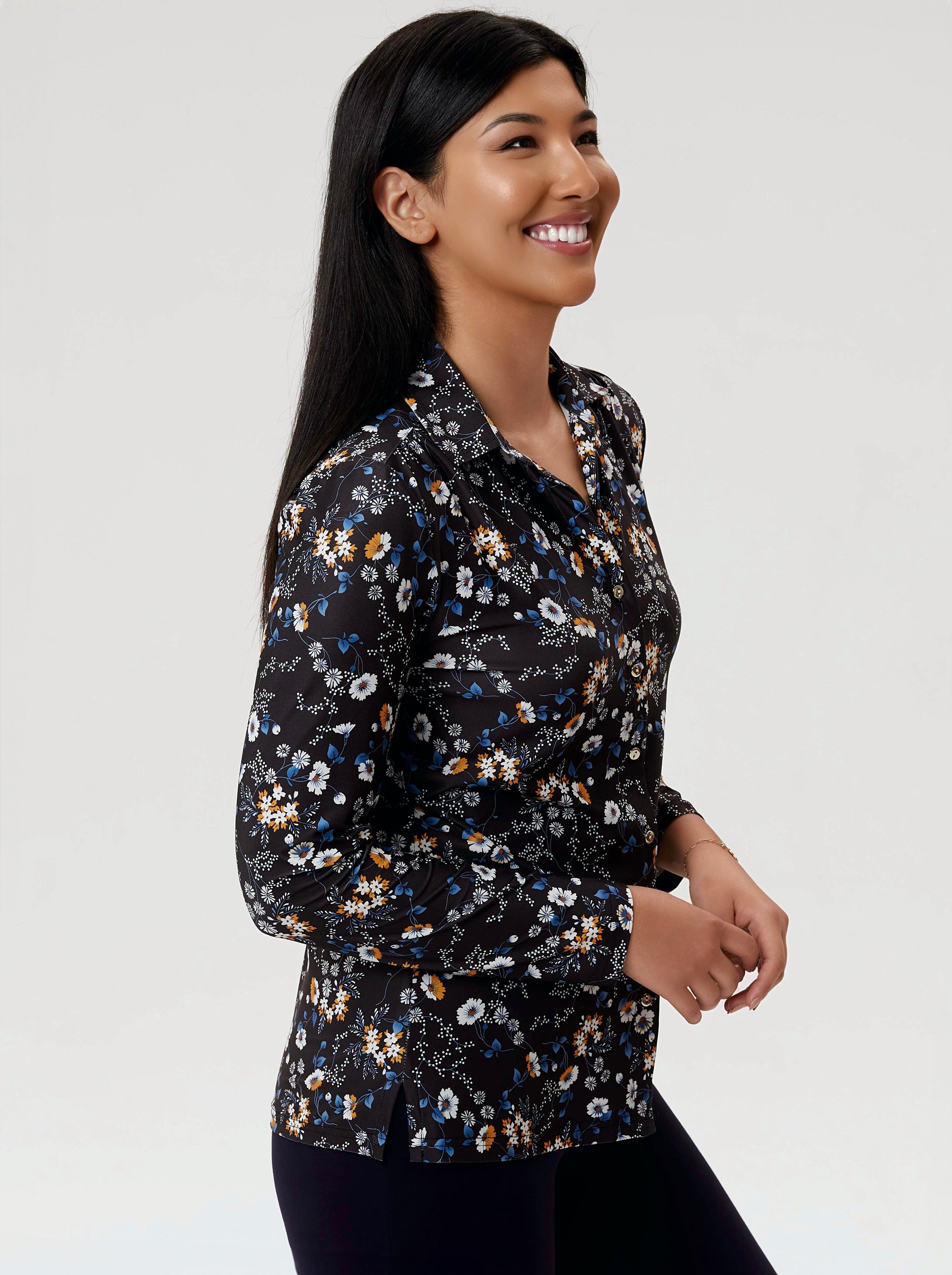 Blouse à imprimé floral à manches longues et décolleté en V de la nouvelle collection Linea Domani chez Boutiques Marise