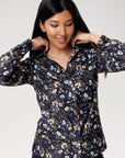 Blouse à imprimé floral à manches longues et décolleté en V de la nouvelle collection Linea Domani chez Boutiques Marise