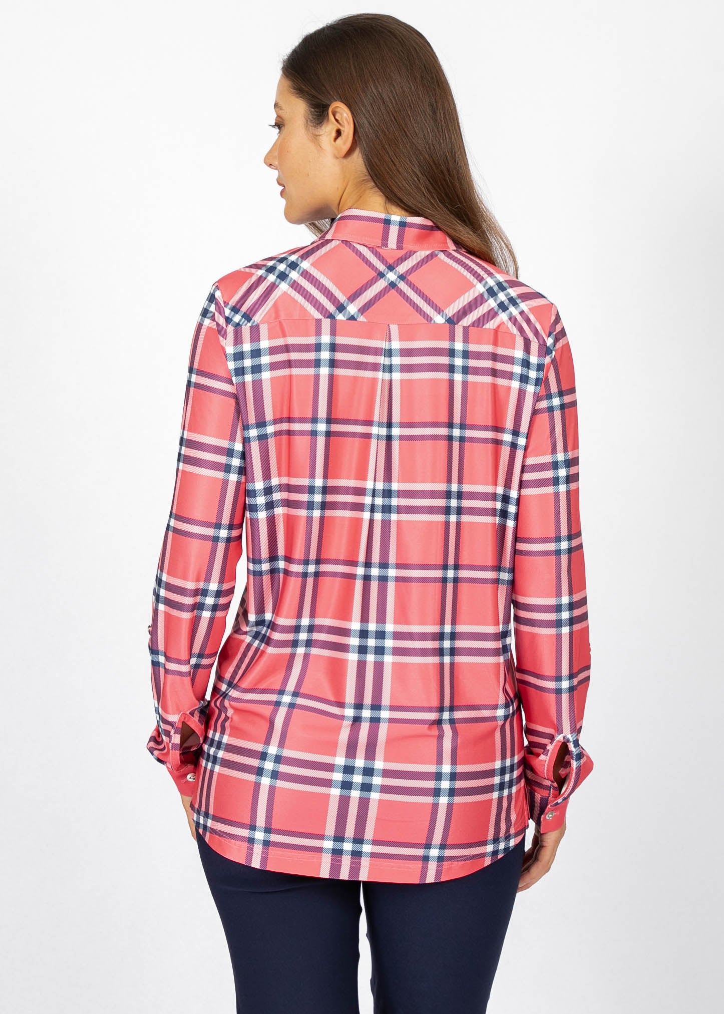 Chemise boutonnée à carreaux rose de la nouvelle collection Linea Domani, 100% polyester, disponible chez Boutiques Marise