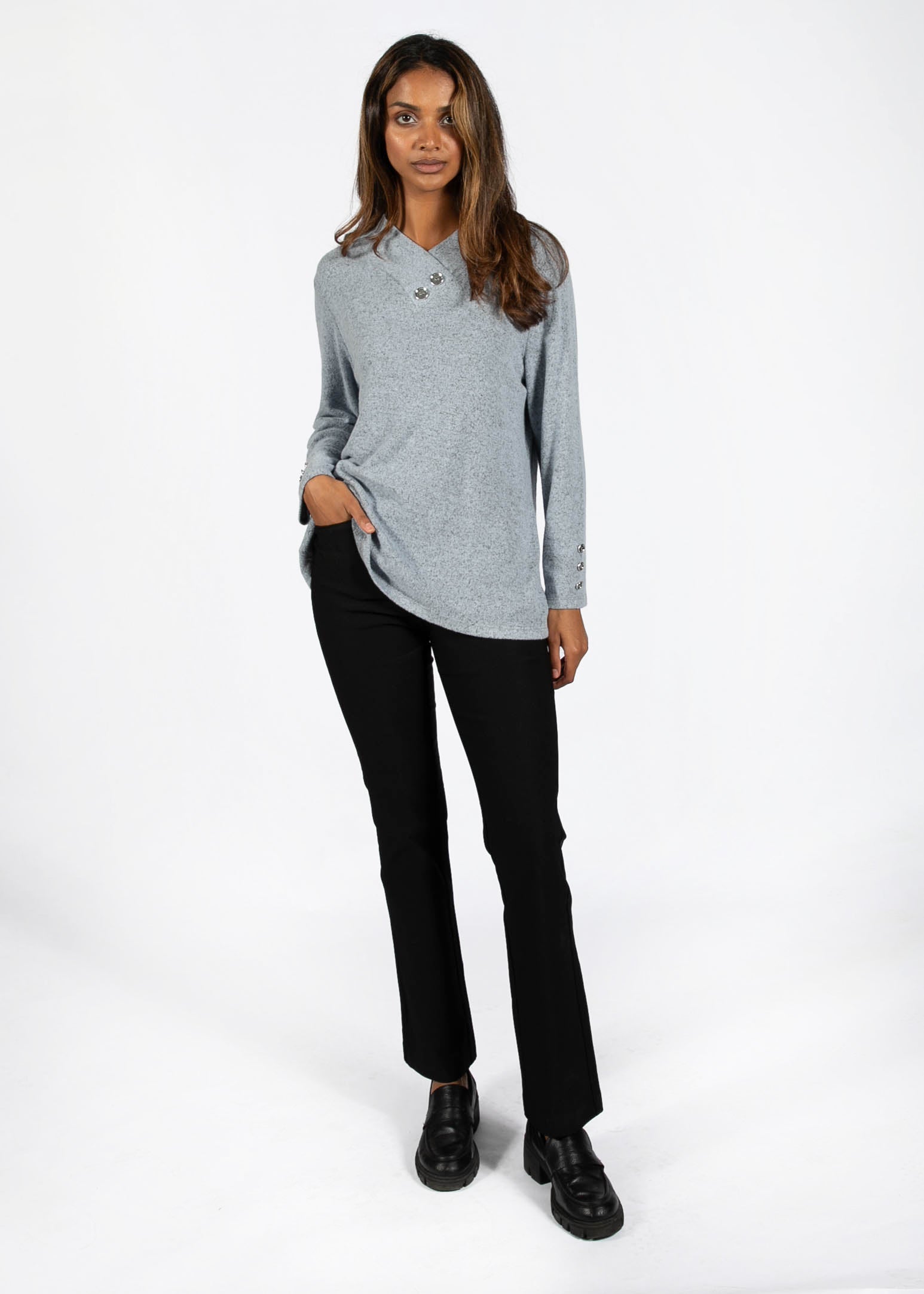 V-NECK KNIT HAUT AVEC BOUTONS